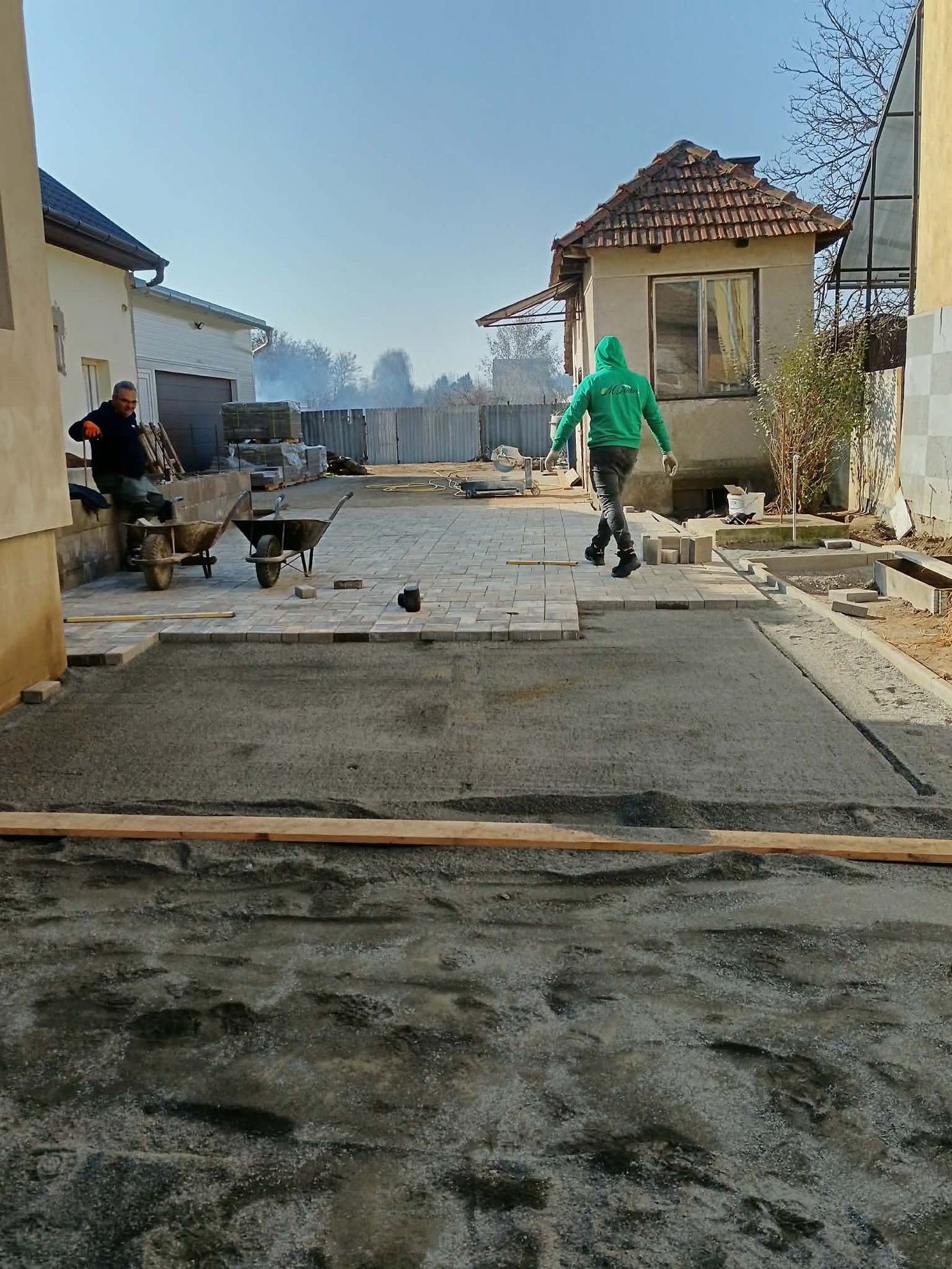 Térkövezés az ágyazat elkészítése után